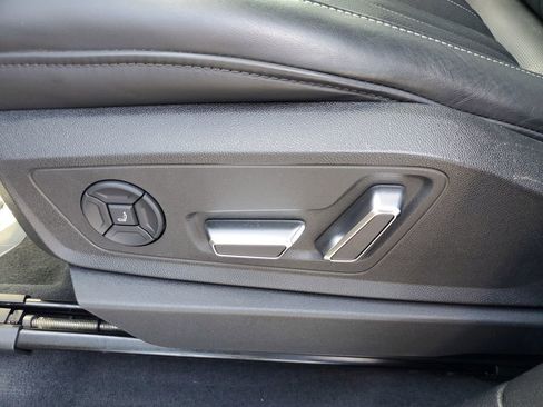 Used 2021 Audi e-tron Prestige image 22