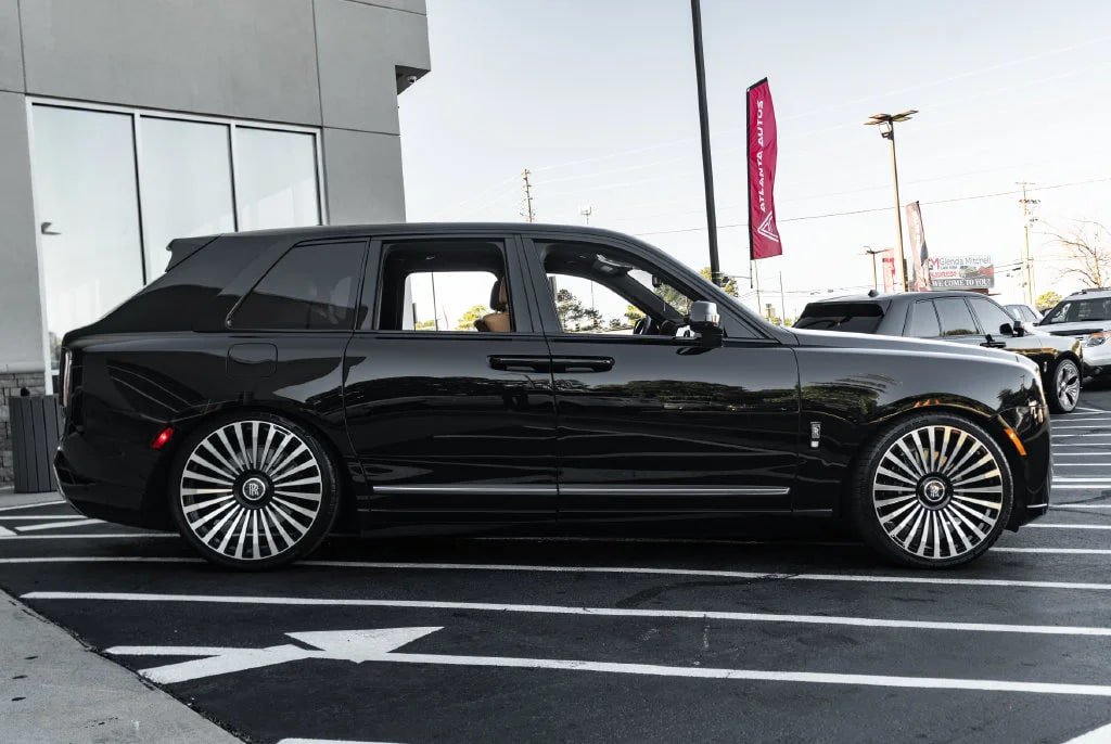 Used 2026 Rolls-Royce Cullinan w/ Cullinan Package AWD/4WD image 15