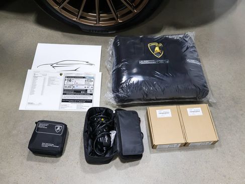 Used 2024 Lamborghini Urus Performante AWD/4WD image 74