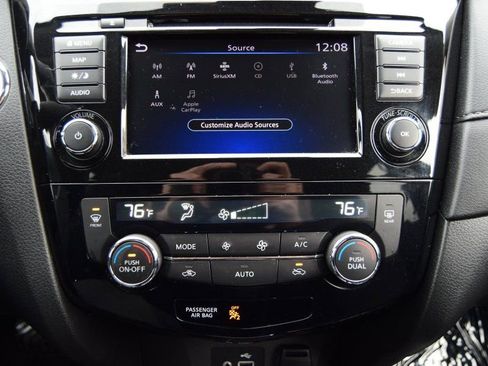 Used 2020 Nissan Rogue SV w/ Premium Package image 24