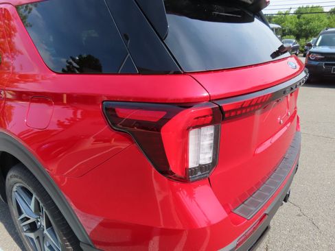 Used 2025 Ford Explorer ST-Line w/ Premium Package AWD/4WD image 11