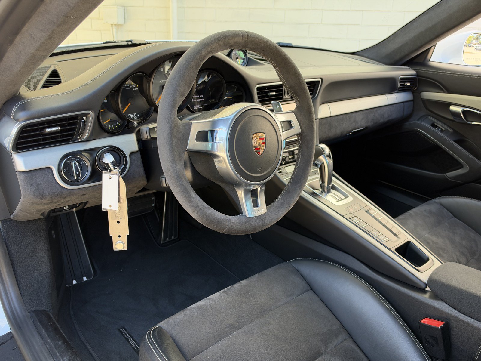 Used 2015 Porsche 911 GT3 RWD image 13