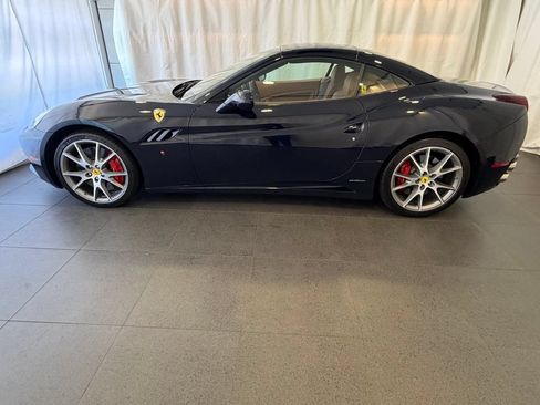 Used 2010 Ferrari California RWD image 2