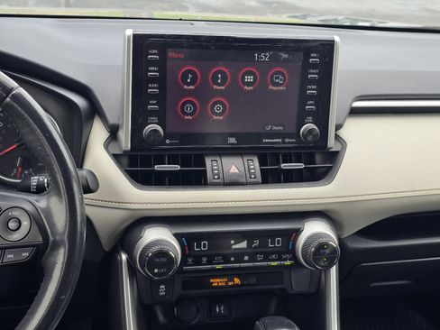 Used 2019 Toyota RAV4 XLE Premium w/ Carpet Mat Package FWD image 16