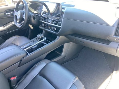 Used 2024 Nissan Pathfinder SL FWD image 24
