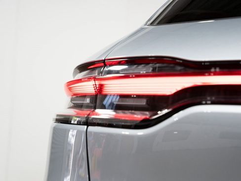 Used 2024 Porsche Macan image 10