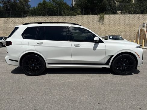 Used 2024 BMW X7 xDrive40i w/ M Sport Package AWD/4WD image 5