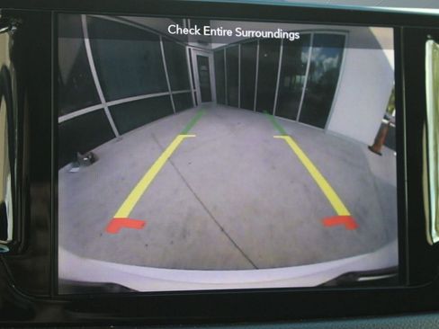 Used 2018 Chrysler Pacifica Touring Plus image 23