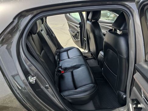 Used 2019 MAZDA MAZDA3 Hatchback w/ Preferred Package FWD image 16