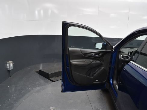 Used 2023 Chevrolet Equinox Premier AWD/4WD image 21