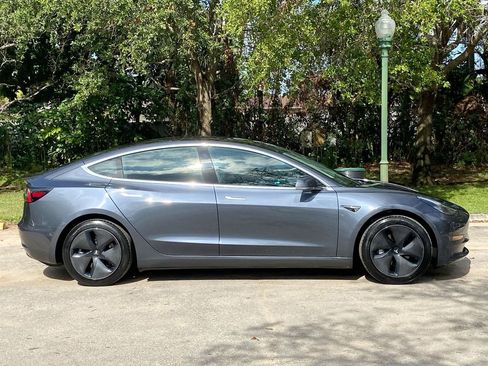 Used 2020 Tesla Model 3 Standard Range Plus image 8