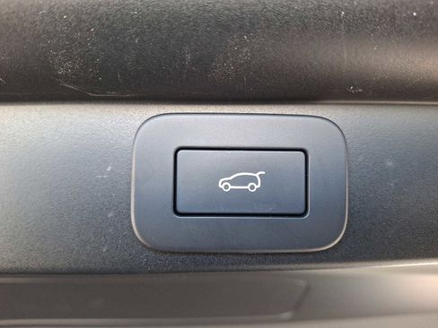 Used 2024 Land Rover Range Rover Long Wheelbase SE image 29