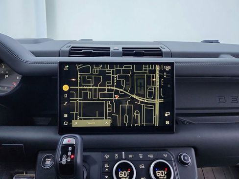 Used 2023 Land Rover Defender 110 V8 image 29