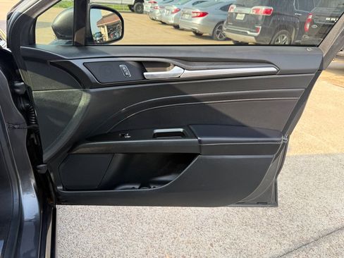 Used 2019 Ford Fusion Titanium FWD image 23