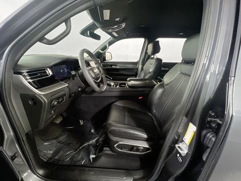 Used 2022 Jeep Wagoneer Series III AWD/4WD image 21