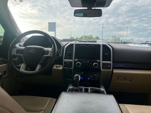 Used 2019 Ford F150 Lariat w/ Equipment Group 502A Luxury AWD/4WD image 19