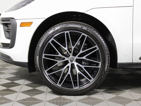 Used 2024 Porsche Macan w/ Premium Plus Package image 40