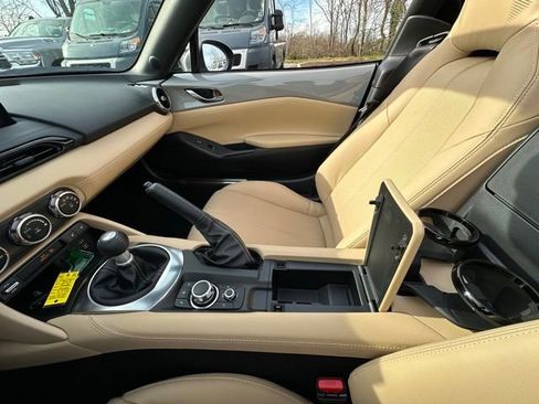 Used 2025 MAZDA MX-5 Miata RF Grand Touring image 24