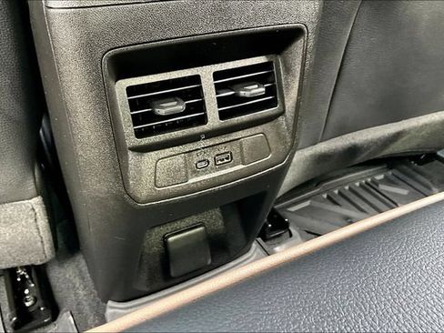 Used 2024 GMC Canyon Denali AWD/4WD image 17