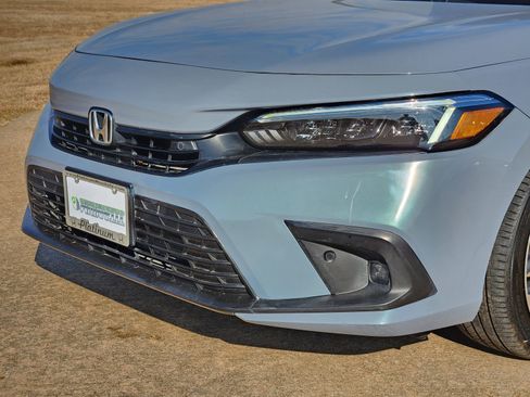 Used 2022 Honda Civic Touring image 10