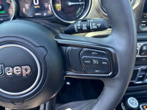 Used 2023 Jeep Wrangler Unlimited w/ Sun & Screen Package AWD/4WD image 18