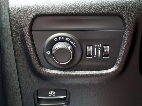 Used 2024 Jeep Grand Cherokee L Altitude AWD/4WD image 22