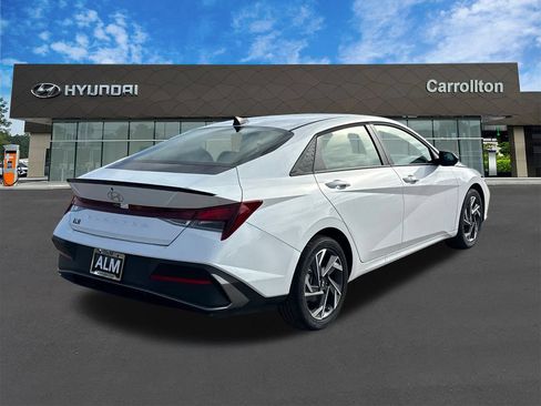 Certified 2025 Hyundai Elantra Sport FWD image 5