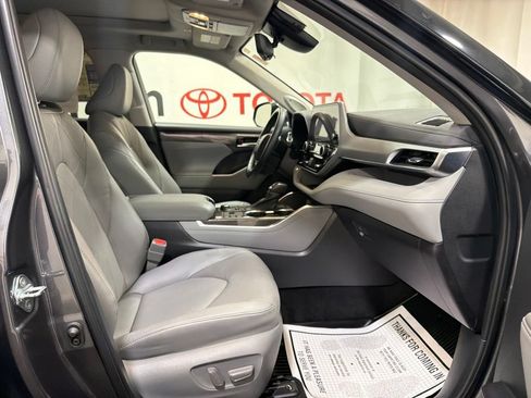 Used 2023 Toyota Highlander Platinum AWD/4WD image 10