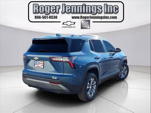 Used 2025 Chevrolet Equinox LT w/ Convenience Package II image 4