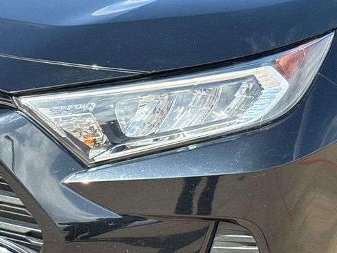 Used 2021 Toyota RAV4 XLE Premium FWD image 4