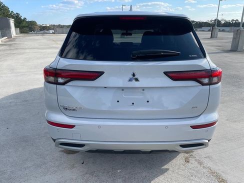 Used 2022 Mitsubishi Outlander SE image 6
