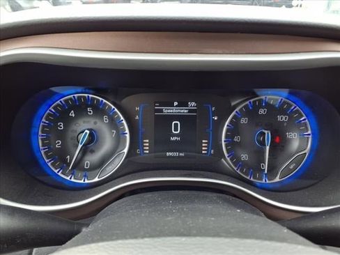 Used 2022 Chrysler Voyager LX image 34