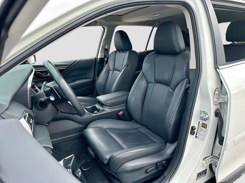 Used 2023 Subaru Outback Limited image 22