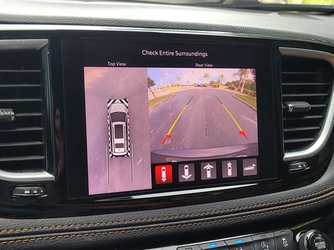 Used 2022 Chrysler Pacifica Pinnacle FWD image 29