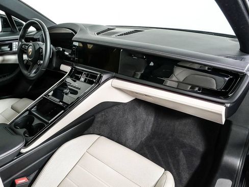 Certified 2025 Porsche Panamera 4 w/ Premium Package image 24