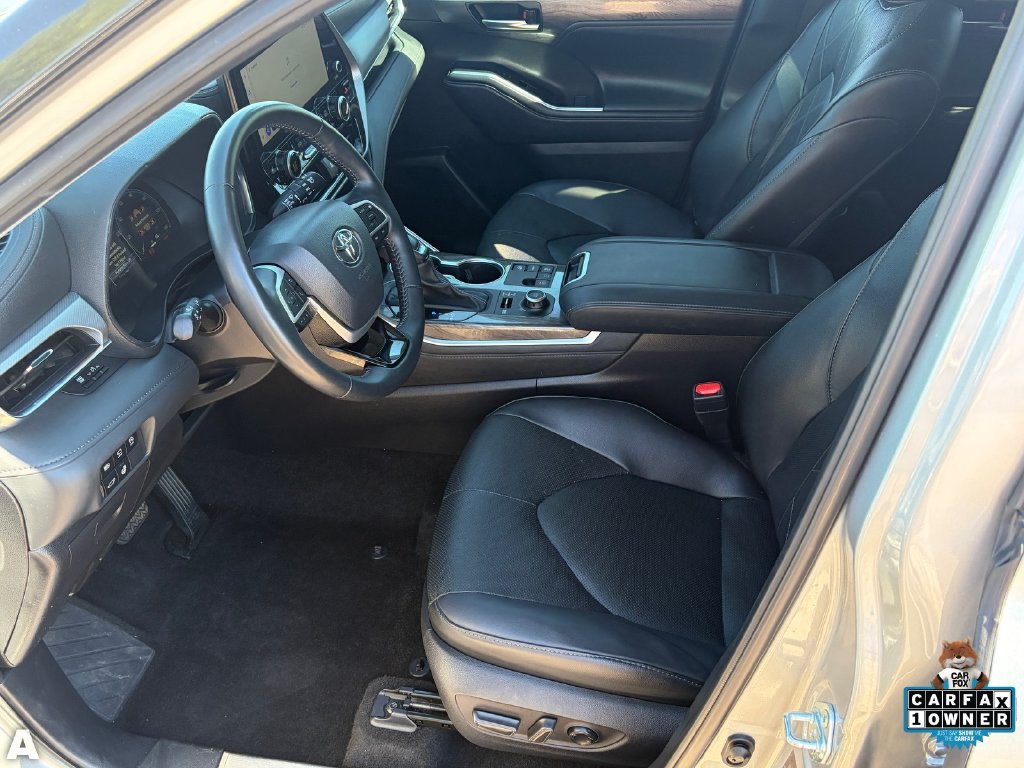 Used 2025 Toyota Highlander Platinum AWD/4WD image 15