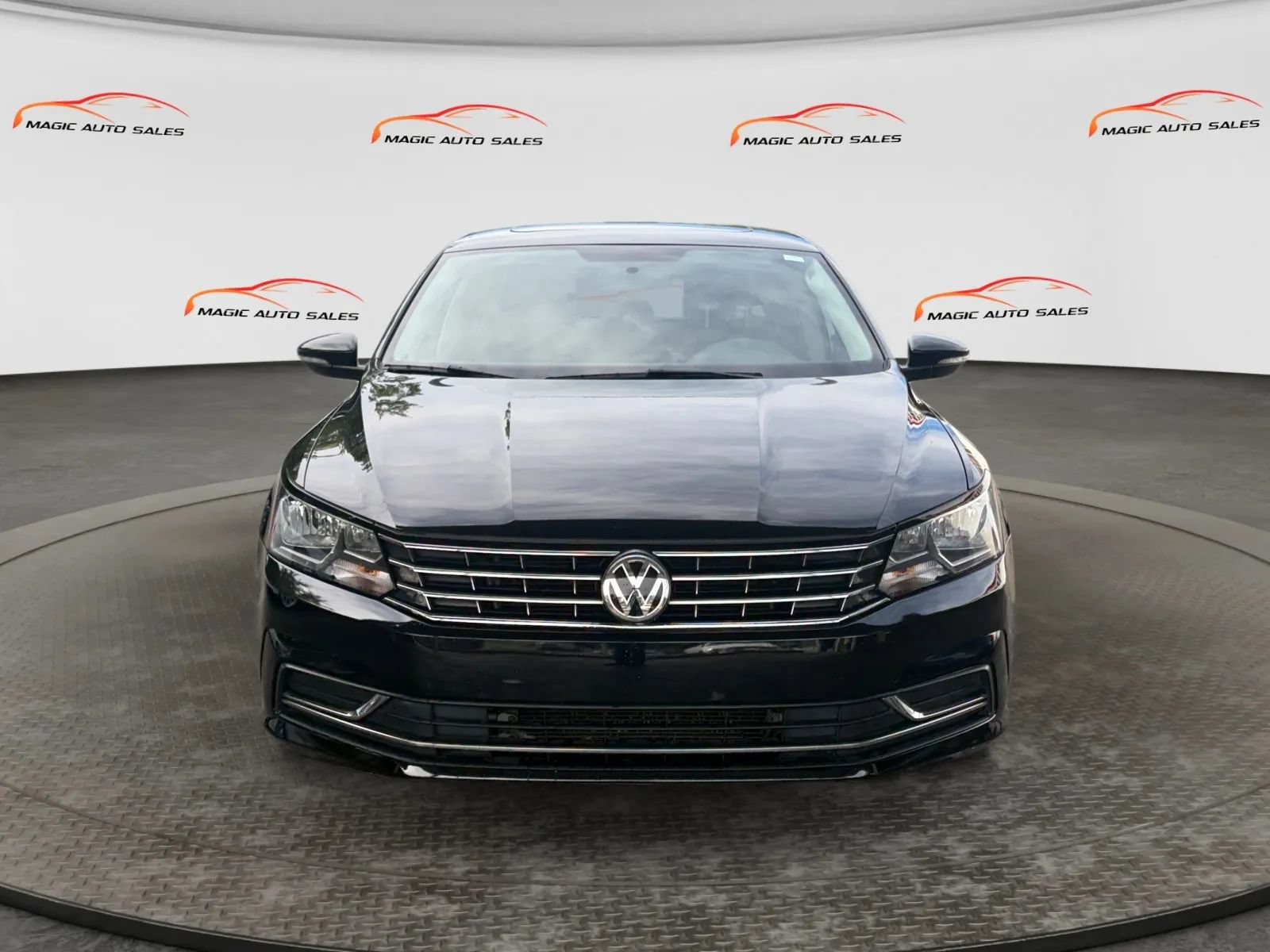 Used 2019 Volkswagen Passat 2.0T Wolfsburg w/ Wheels & Sunroof Package FWD image 3
