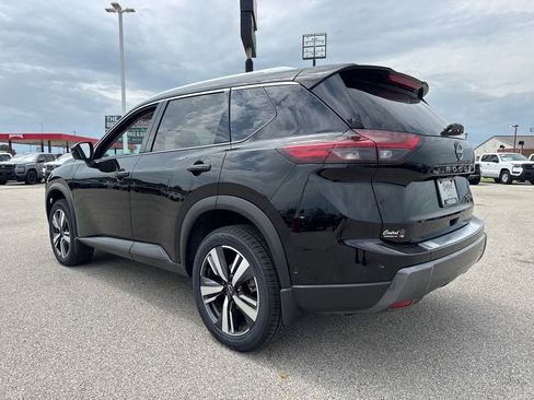 Used 2025 Nissan Rogue SL w/ Tech Package AWD/4WD image 4