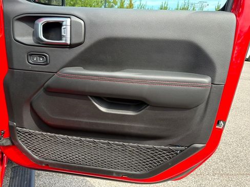 Used 2024 Jeep Wrangler Unlimited Rubicon w/ Technology Group image 36