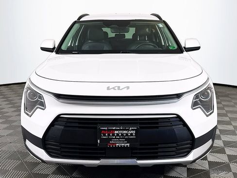 Used 2023 Kia Niro EX image 2