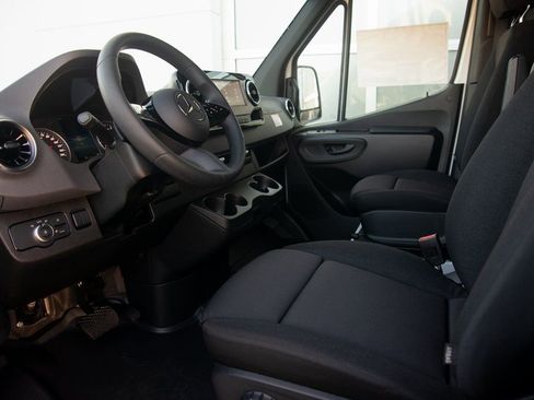 New 2025 Mercedes-Benz Sprinter 4500 image 24