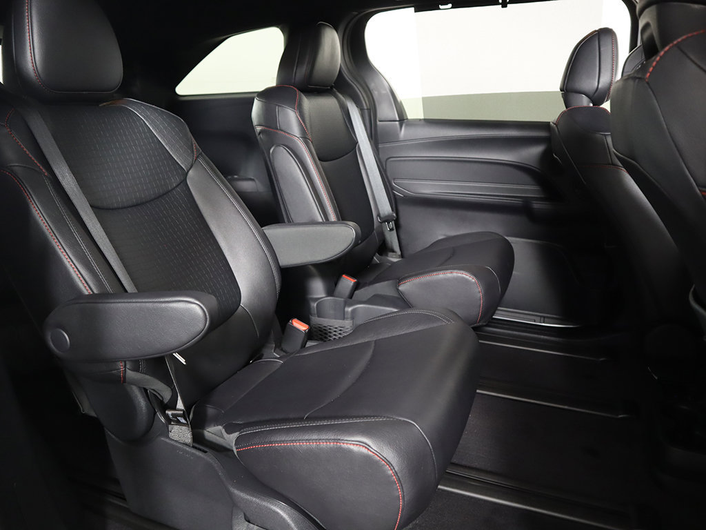 Used 2025 Toyota Sienna XSE FWD image 34