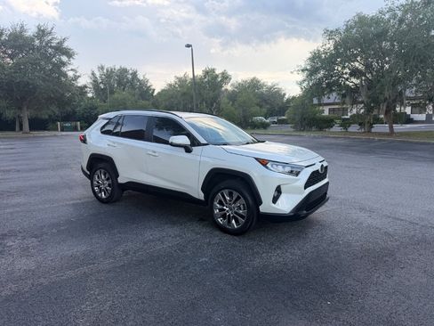 Used 2021 Toyota RAV4 XLE Premium FWD image 6