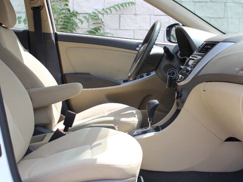 Used 2013 Hyundai Accent GLS image 17