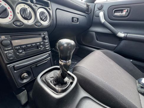 Used 2002 Toyota MR2 RWD image 36
