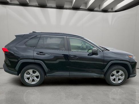 Used 2022 Toyota RAV4 LE AWD/4WD image 6