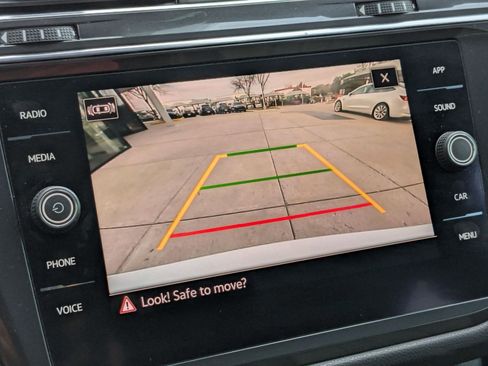 Used 2022 Volkswagen Tiguan SE R-Line image 17