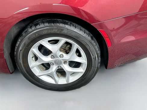 Used 2018 Chrysler Pacifica Touring Plus w/ Tire & Wheel Group image 29