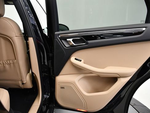 Certified 2025 Porsche Macan image 52