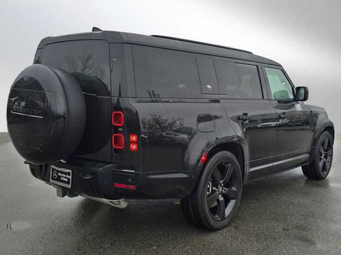 Used 2024 Land Rover Defender 130 X-Dynamic SE image 3